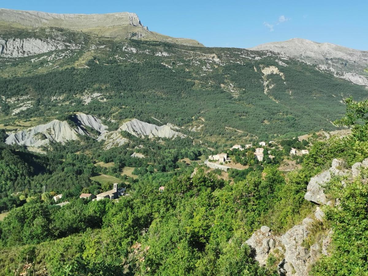 La Peyregoune, Logement En Pleine Nature Et Table D'Hotes Blieux Exterior foto